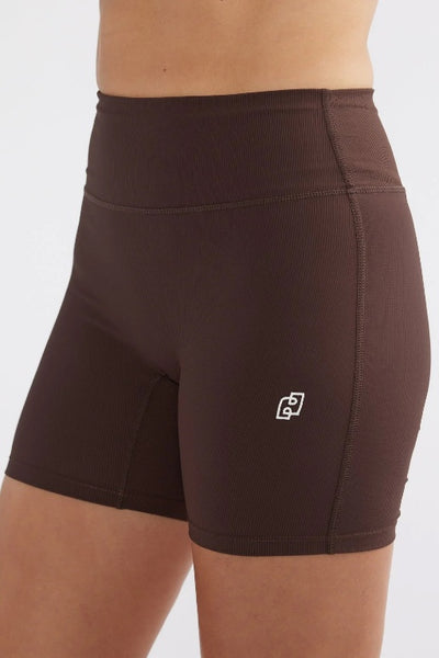 ENA PELLY - ATHLEISURE RIB BIKE SHORT - MOCHA