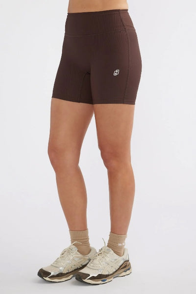 ENA PELLY - ATHLEISURE RIB BIKE SHORT - MOCHA