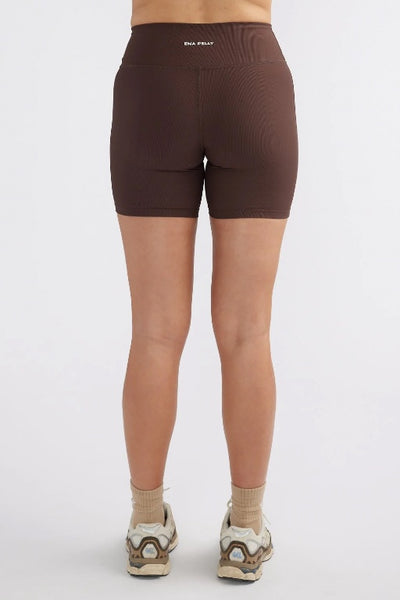 ENA PELLY - ATHLEISURE RIB BIKE SHORT - MOCHA