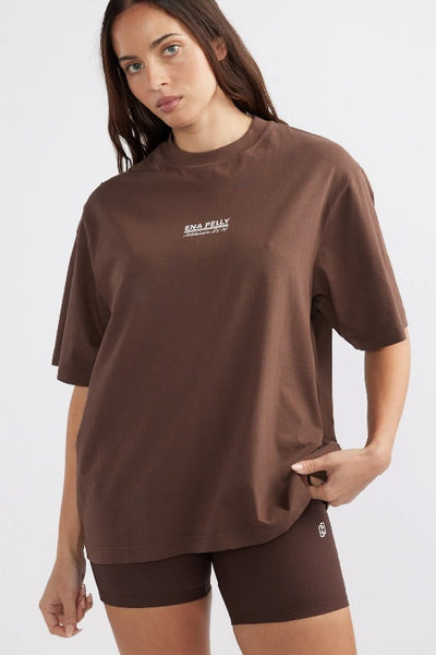 ENA PELLY - ESSENTIAL LOGO TEE - MOCHA